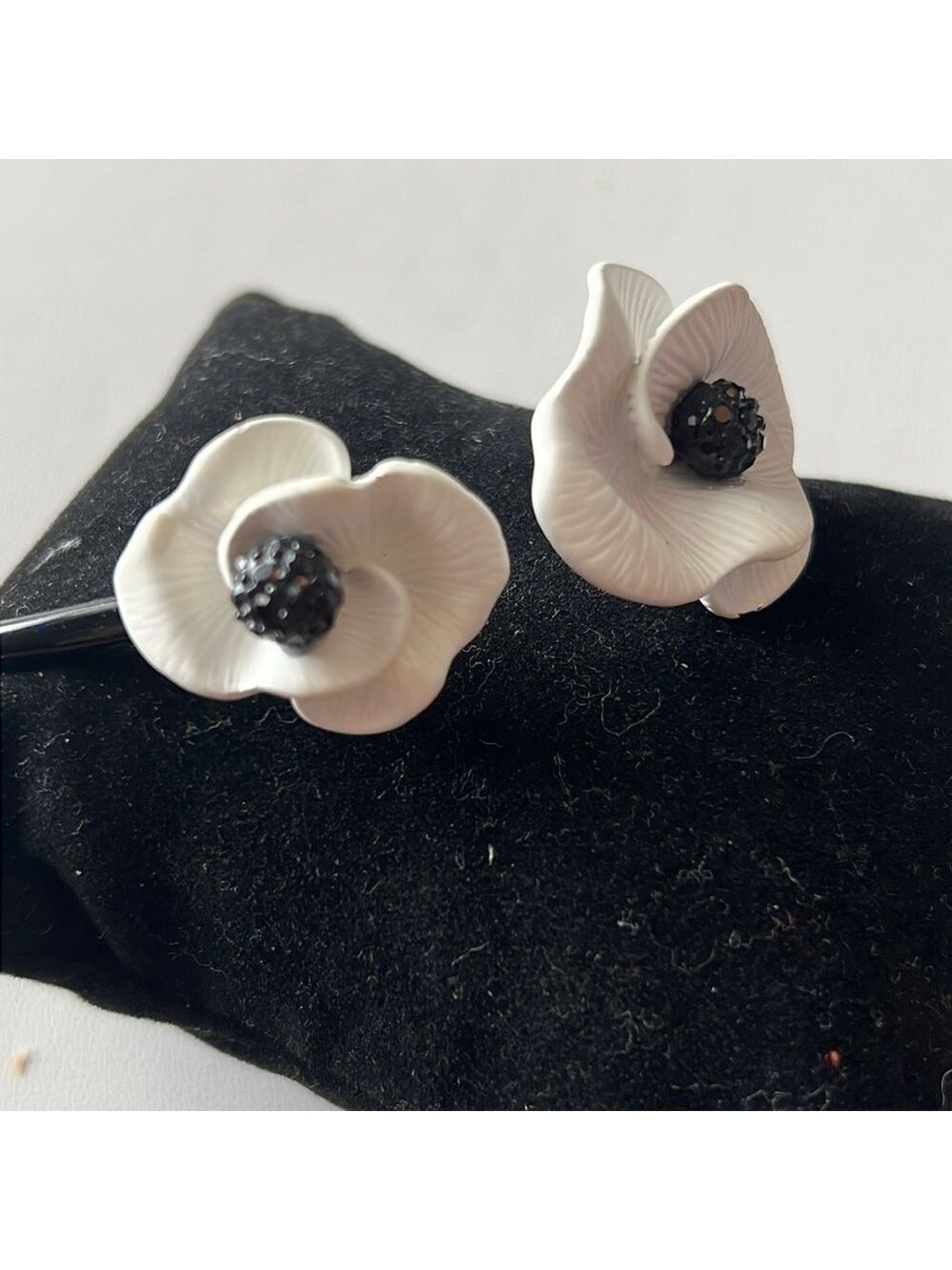 Vera Wang Black White Crystal Flower Bracelet